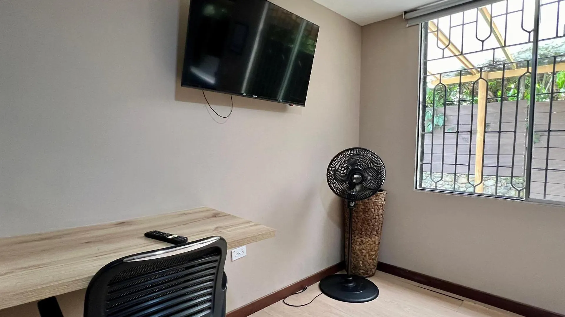 Economico Alojamiento En Medellin Por Dias - A102 By Roots Rentals