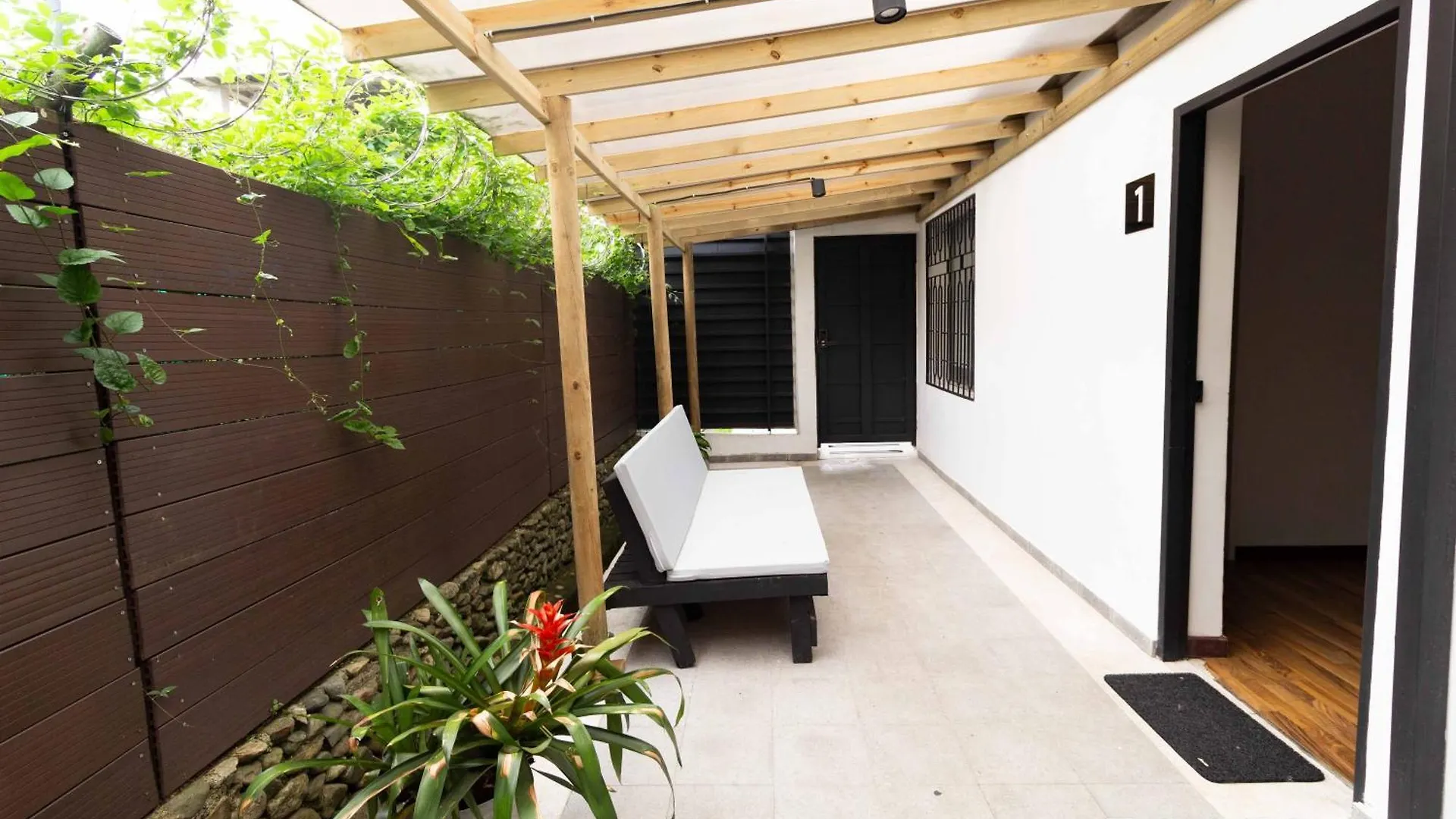 Economico Alojamiento En Medellin Por Dias - A102 By Roots Rentals